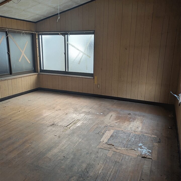 お店の近くに倉庫借りました。